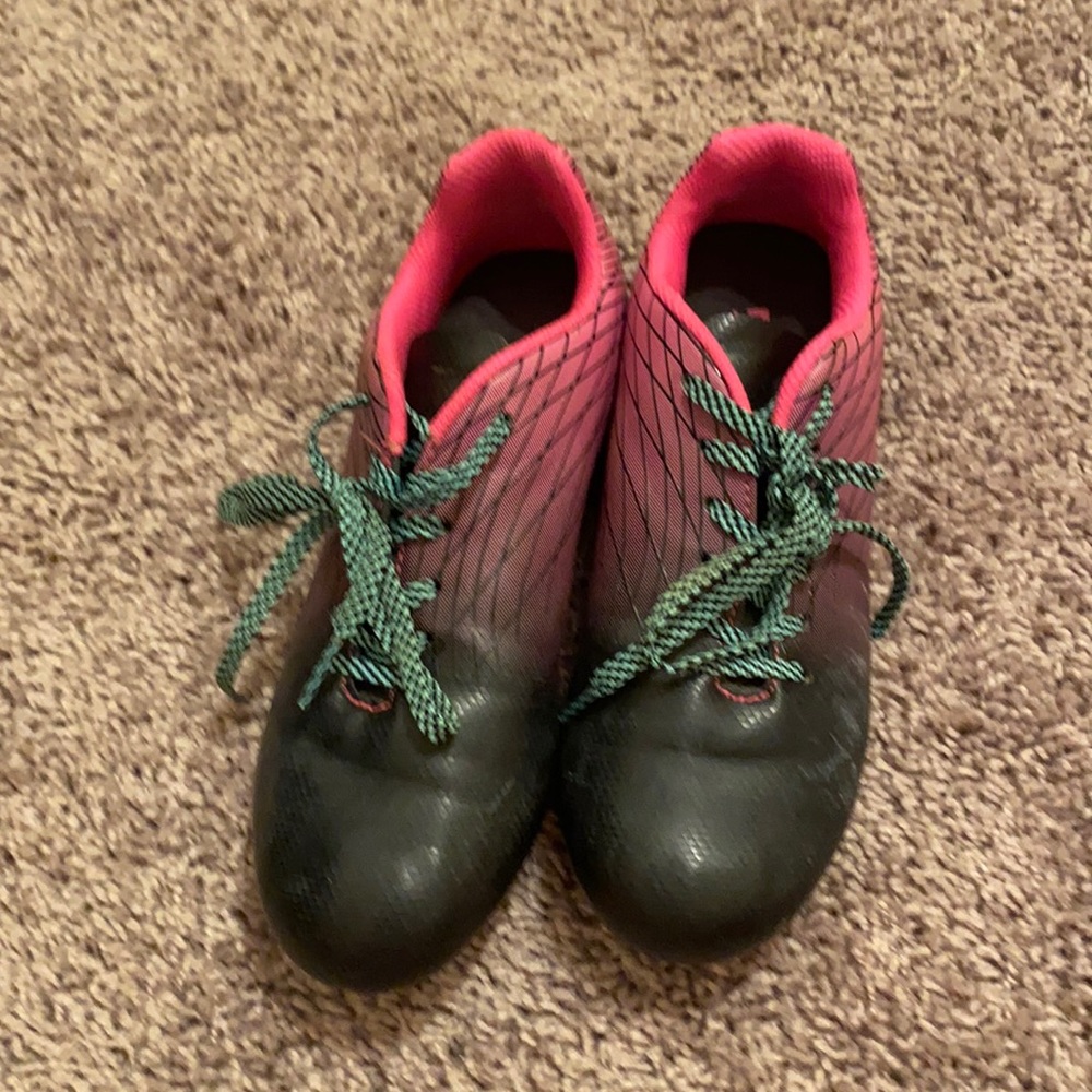 Kids cleats